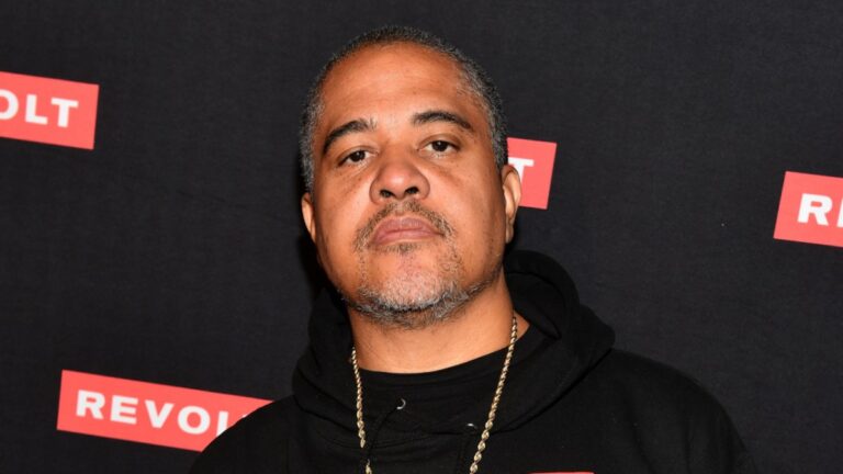 Irv Gotti se reposer au service funéraire privé à New York