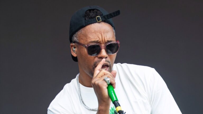 Lupe Fiasco marque la plus grande plaque à ce jour au milieu du transport de platine & amp; Certifications en or