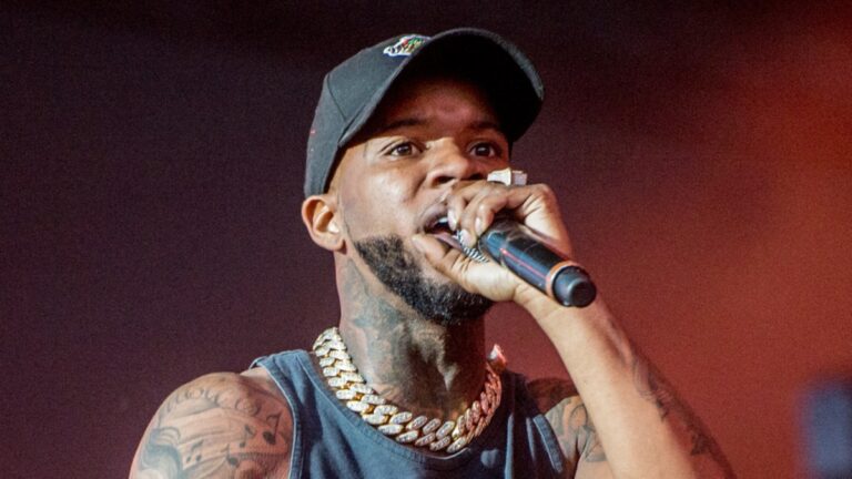 Tory Lanez détaille le nouvel album et flexion du physique de la prison sur la couverture: «  Ce retour est personnel ''