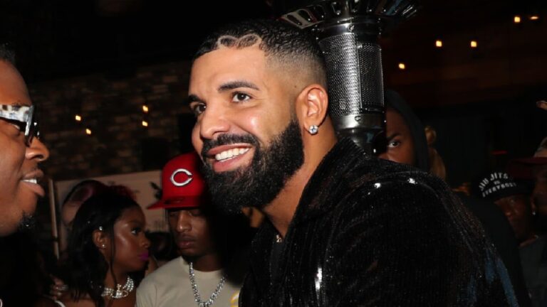 Drake loue le club pour qu'il puisse jouer seul et écouter Sabrina Carpenter