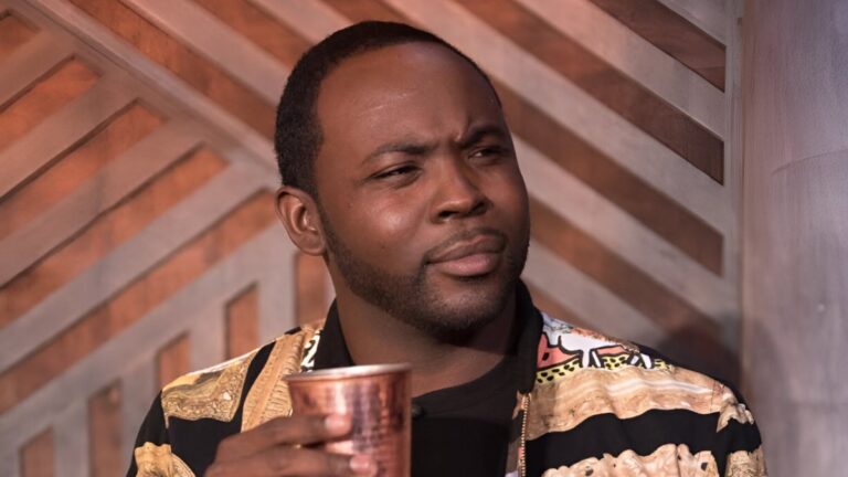 Taxstone est inculpé d'une répression massive de contrebande à la prison de Brooklyn où Diddy est détenu
