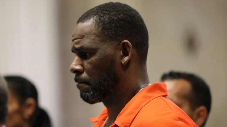 R. Kelly dit qu'il a écrit 25 albums en prison: «  Je chante toujours ''
