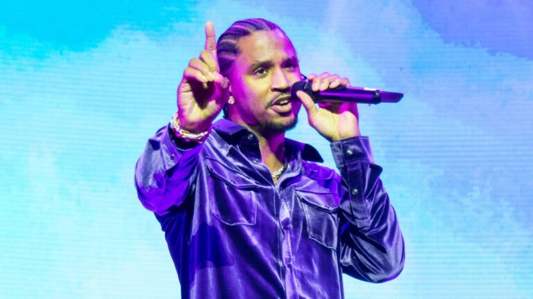 Trey Songz devient viral pour avoir tiré «Mortal Kombat» se déplacer sur la scène Rusher