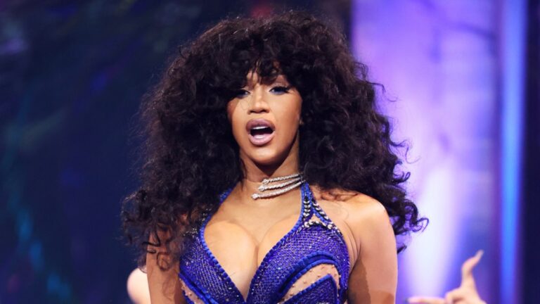 Cardi B a laissé bouillonner après que la fille vandalise le sac Birkin de 60 000 $