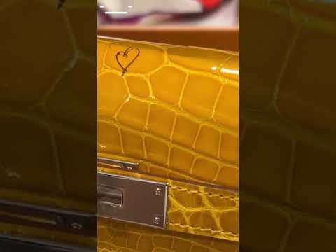 VIDÉO YOUTUBE - Cardi B gauche bouillonnant après que la fille vandalise le sac Birkin de 60 000 $