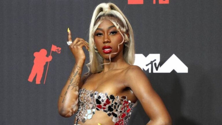 Flo Milli se produit pendant 9 mois de grossesse: «Mon doc m'a dit de ne pas»