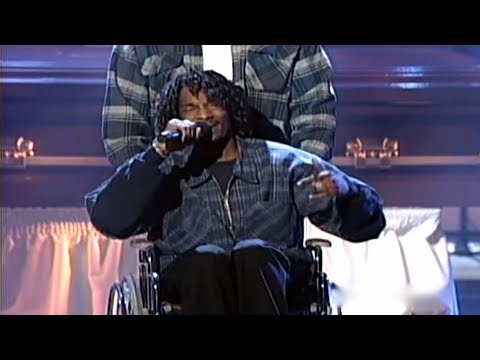 Vidéo YouTube - Snoop Dogg recrée la performance emblématique de 1993 en fauteuil roulant de «Murder était le cas»