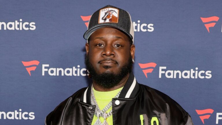 T-Pain frappe aux critiques «Broke» en faisant une visite de son yacht de luxe