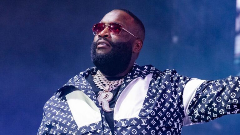 Rick Ross accepte de faire en sorte que l'automobile affiche des fauteuils roulants après un procès du participant handicapé