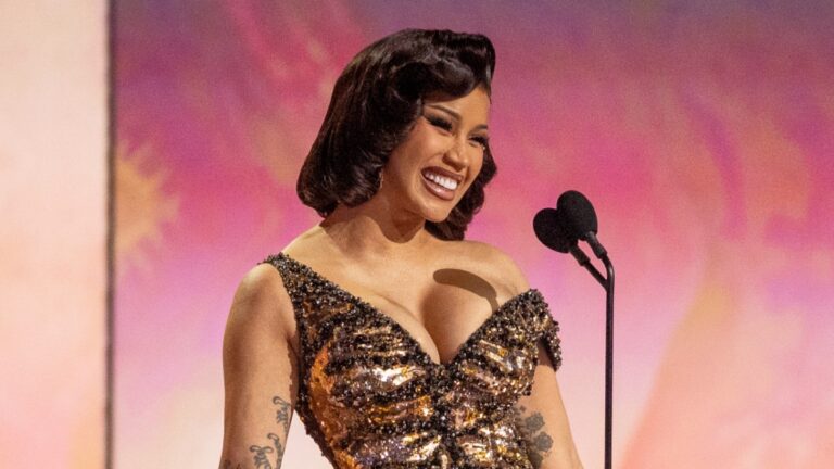 Cardi B taquine les fonctionnalités «surprenantes» sur le nouvel album: «Je suis 100% confiant avec cet album»