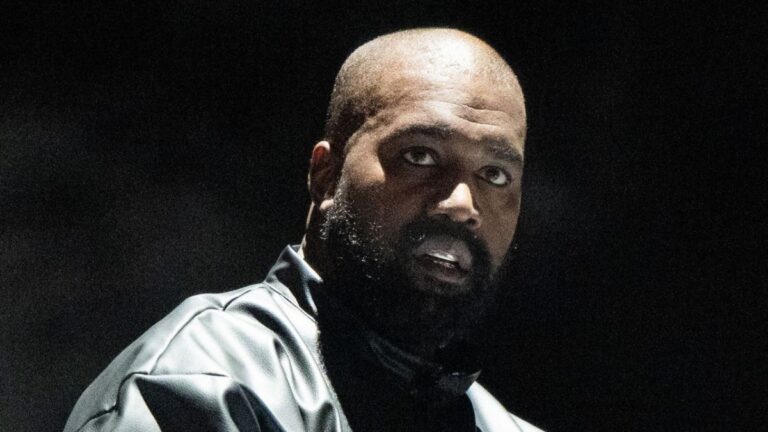 Kanye West dit qu'il laisse tomber 10 chansons cette semaine