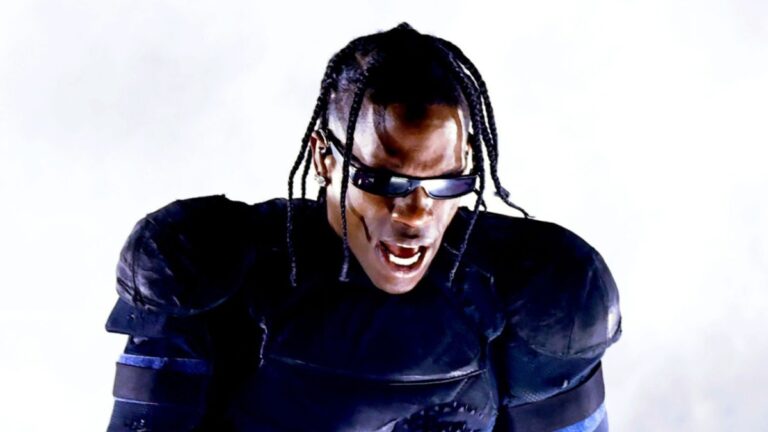 Travis Scott fait ses débuts sur la nouvelle musique lors de la performance de «Première du genre» Coachella