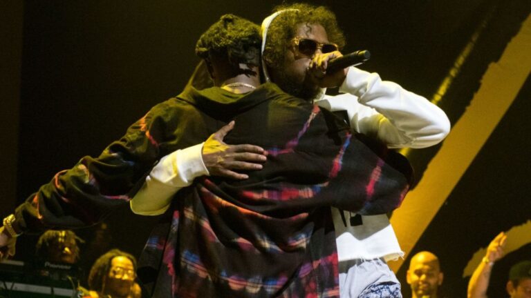 Joey Bada $$ & amp; AB-Soul va tête à tête sur la côte est / la côte ouest du bœuf