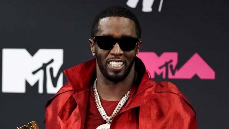 Diddy confirme qu'il a rejeté un accord de plaidoyer lors de la comparution en justice joyeuse