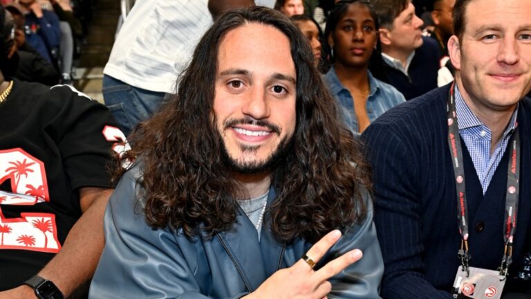 Russ révèle que l'échantillon non délai lui a coûté près d'un million de dollars