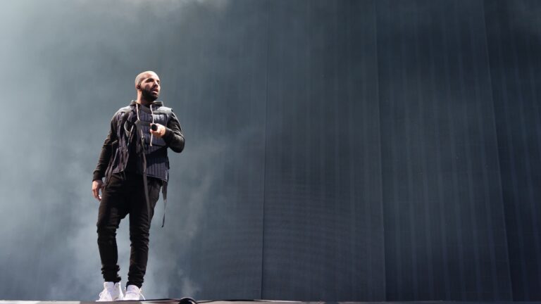 Les albums « Iceman », « Maid of Honor » et « Habibti » de Drake : projections de ventes à succès pour la première semaine