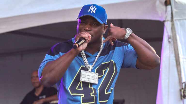 OT Genasis déclare que la collaboration avec Swatch l'a convaincu de vendre son AP : « J'ai terminé »