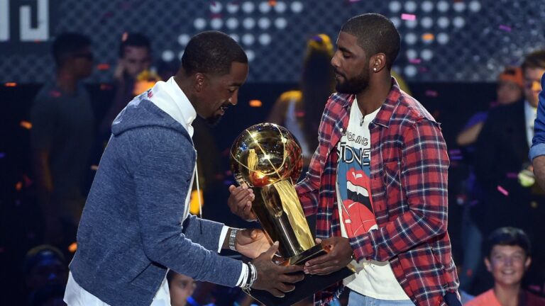 JR Smith revendique apparemment la réunion de l'équipe du championnat des Cavaliers « fantômes » de Kyrie Irving
