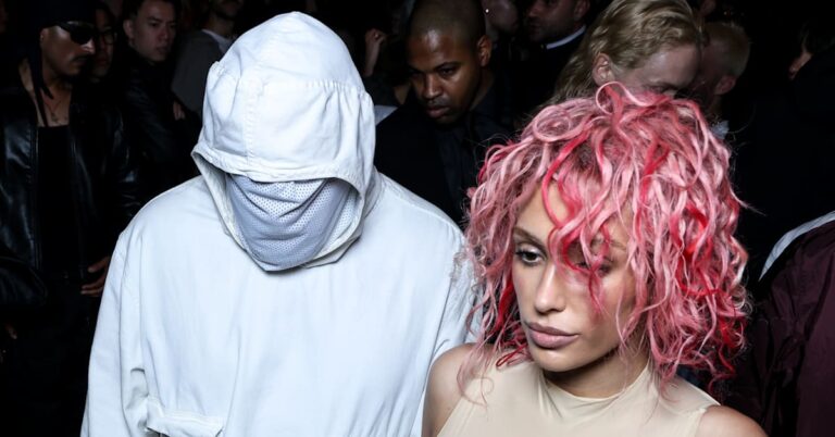 Kanye West et Bianca Censori relancent le Mannequin Challenge à Art Basel Suisse