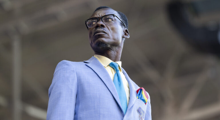 Le superfan de la statue de la RD Congo a raté le match contre le Portugal, mais devrait être de retour pour la Colombie