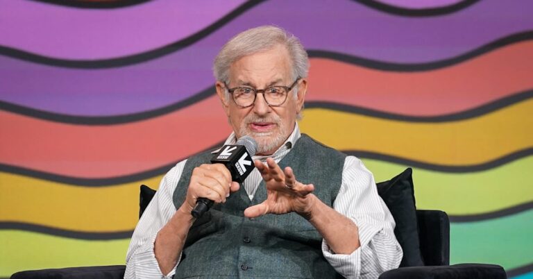 Spielberg dit qu'il ne ferait un film Netflix que s'ils expédiaient à nouveau des DVD