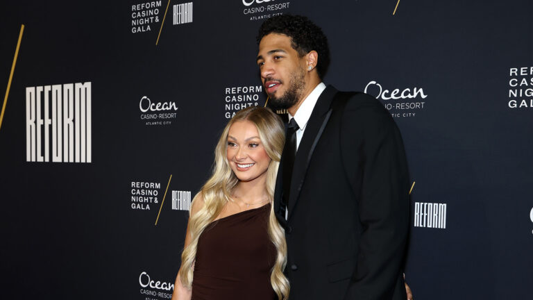 Tyrese Haliburton et Jade Jones rendent hommage à leur amie décédée lors d'un enterrement de vie de jeune fille : « Notre plus grande pom-pom girl »