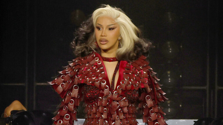Cardi B reçoit 60 000 $ de la part de Tasha K pour des publications prétendument liées à Offset et Stefon Diggs