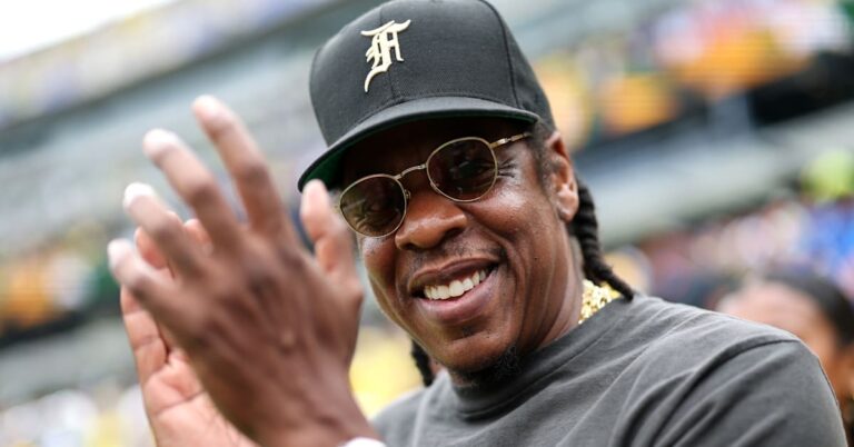 Jay-Z essaie en plaisantant de s'enfuir avec AP Watch au Fanatics Fest