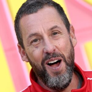 L'invité au mariage de Taylor Swift se souvient de la cérémonie « drôle » et « sincère » d'Adam Sandler