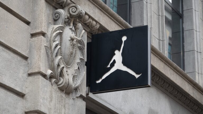 Seules 50 paires d’Air Jordan 3 « Graffiti » ont été commercialisées
