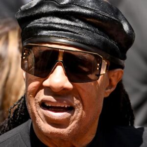 Stevie Wonder interrompt son concert hommage et met fin aux rumeurs sur Sight : « Visuellement, non, mais spirituellement, oui »