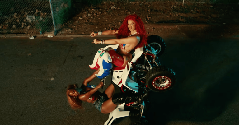 Cardi B partage une vidéo pleine d'action pour "AH AH"
