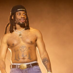 Denzel Curry appelle à la renaissance des GOOD Fridays et à « Juste une cassette » d'un enfant soldat rebelle