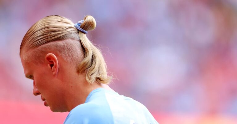 Erling Haaland rase ses cheveux longs emblématiques avant l'ouverture de la saison de Manchester