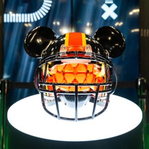 Exclusif : les 32 paires d'équipes Disney x Champion NFL révélées