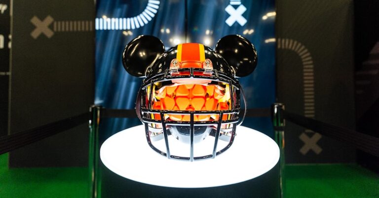 Exclusif : les 32 paires d'équipes Disney x Champion NFL révélées