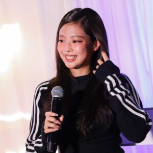 Jennie lance la collection Adidas Originals inspirée par « la douceur et la retenue » du ballet