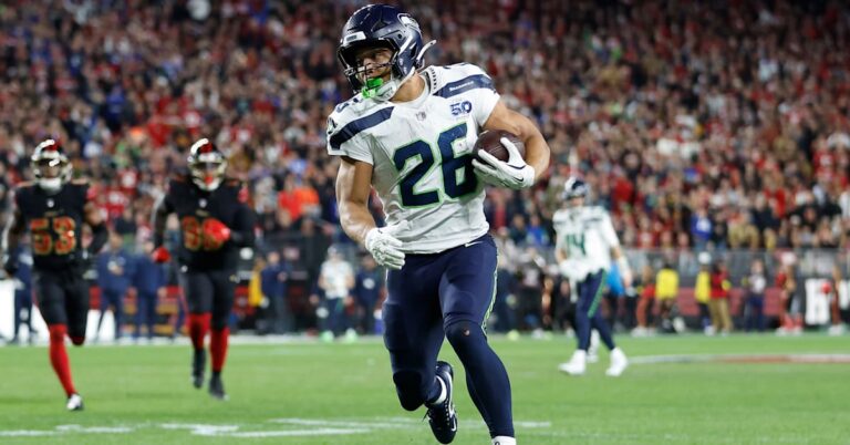 Mise à jour sur les blessures de Zach Charbonnet : quand les Seahawks RB reviendront-ils ?