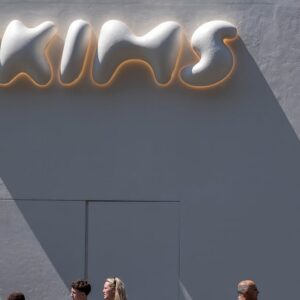 Skims embauche Erin Magee, ancienne directrice de la création de Supreme, au poste de directrice du design