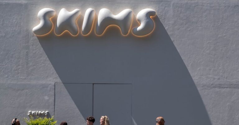 Skims embauche Erin Magee, ancienne directrice de la création de Supreme, au poste de directrice du design