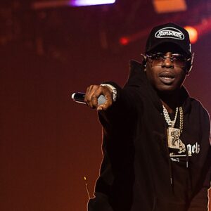 Tony Yayo sur un ancien clip de lui montrant ses fesses pendant la représentation de 50 Cent : « Just Me Being Me »