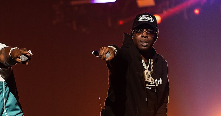 Tony Yayo sur un ancien clip de lui montrant ses fesses pendant la représentation de 50 Cent : « Just Me Being Me »