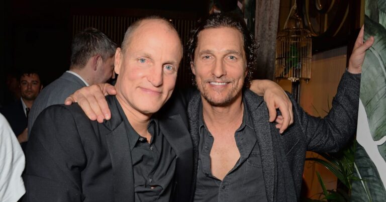 Woody Harrelson se souvient du lien « plus que des amis » entre ses parents et ceux de Matthew McConaughey