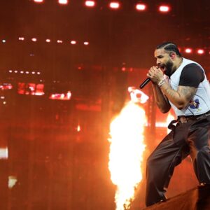 Drake rappe « We From the Dot, You Can't Compare to Us » sur le morceau « FOMO »