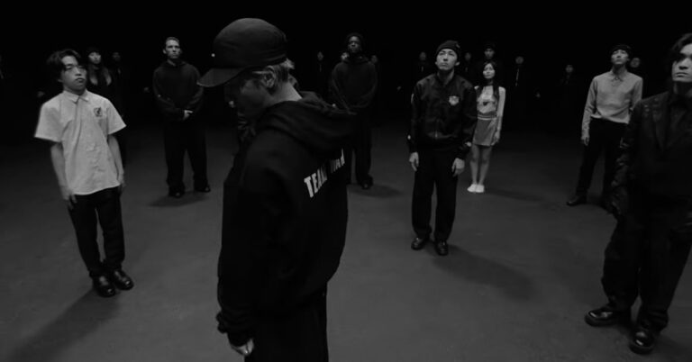Jackson Wang signe avec Roc Nation de Jay-Z et publie une vidéo prise sur iPhone pour un nouveau morceau "Merci"