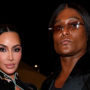 Kim Kardashian fait ses débuts en tant que nouvelle cliente de Law Roach dans Vintage Yves Saint Laurent