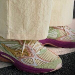 Le Stan Birch x Saucony ProGrid Guide 7 sort sur Complex