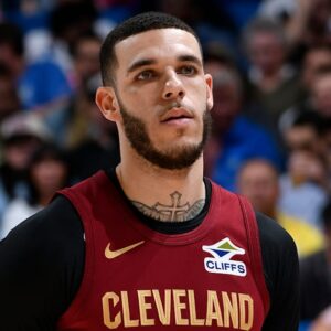 Lonzo Ball met fin aux rumeurs de retraite : « J'attends toujours un appel »