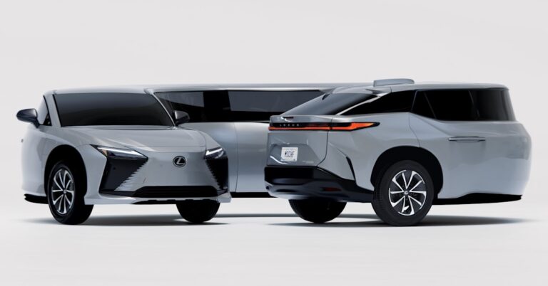 MSCHF transforme deux véhicules électriques Lexus en une sculpture époustouflante de « MOTOMORPHOSIS »