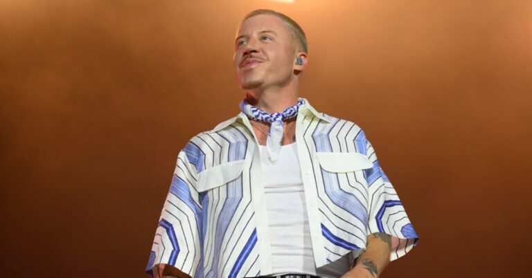 Macklemore répond à l'indignation suite au discours sur la « Palestine libre » lors du concert d'Ed Sheeran